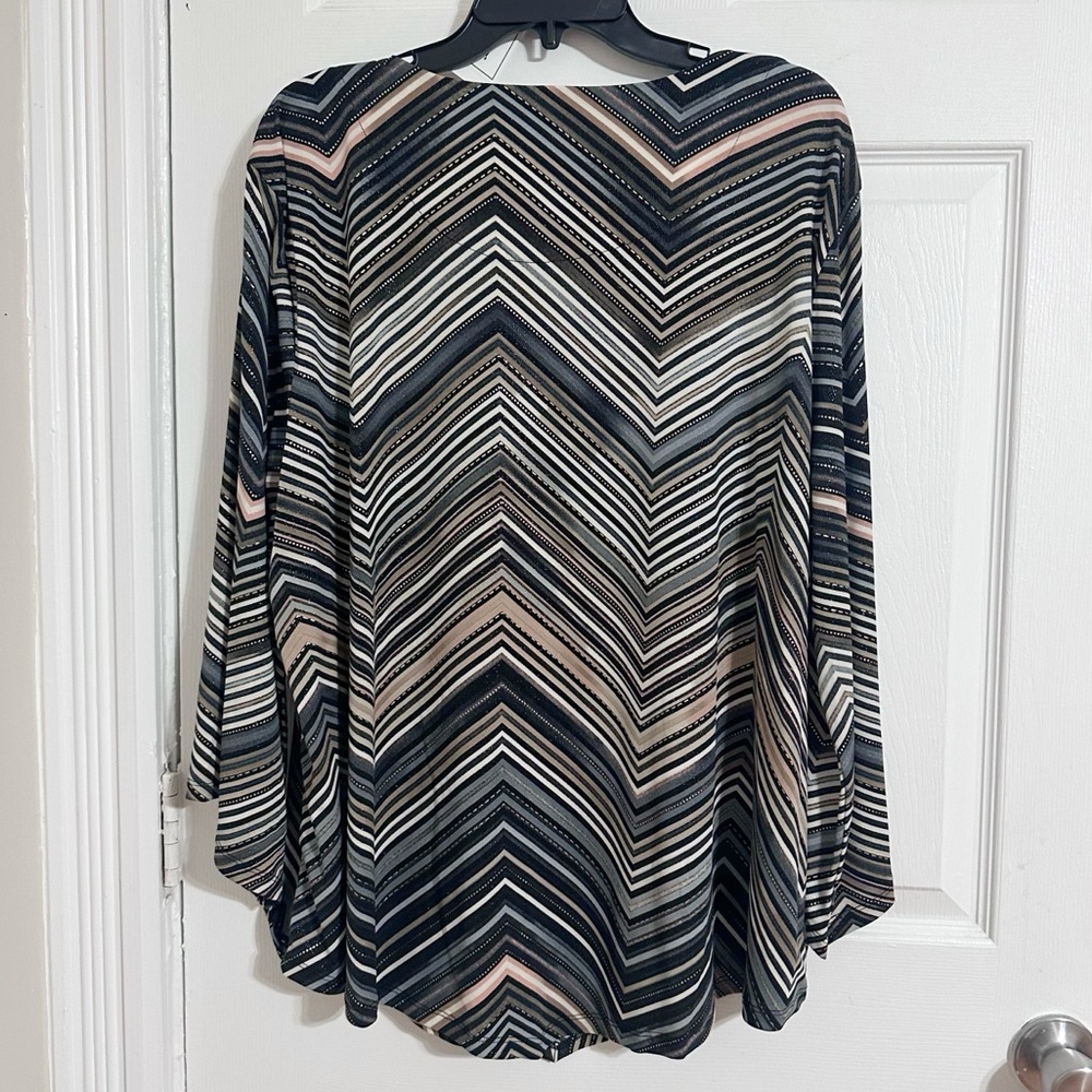 Alfred Dunner 3X NWT Chevron Top w/ Necklace 3/4 Sleeve Plus Size - Picture 3 of 11